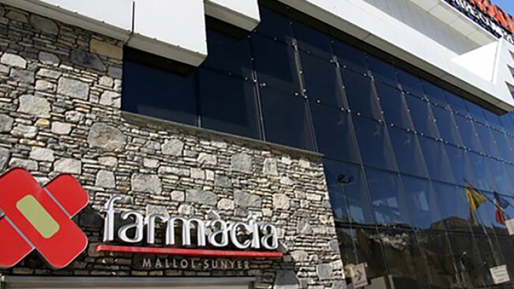 Façana del centre comercial E.Leclerc-Punt de Trobada.