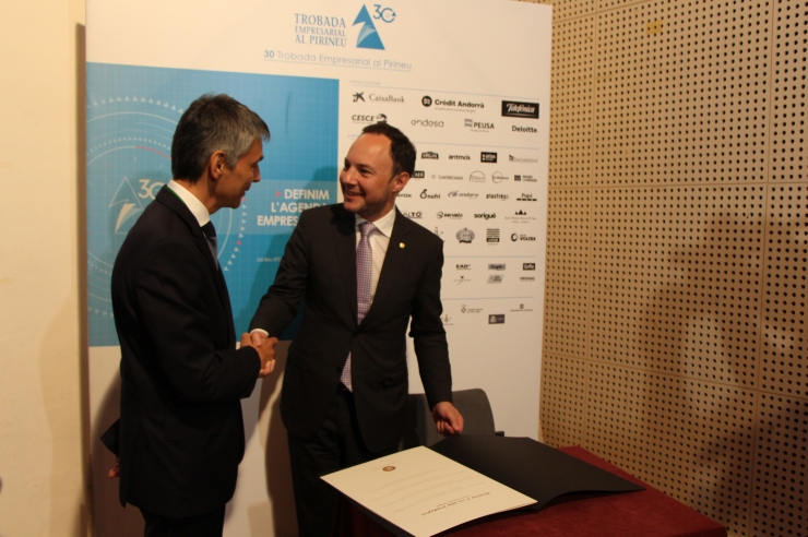 El cap de Govern, Xavier Espot, amb el president de la Trobada Empresarial al Pirineu, Vicenç Voltes.