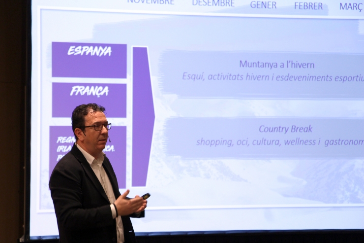 El gerent d'Andorra Turisme, Betim Budzaku, presenta les dades de visitants de l'hivern.
