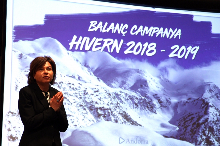 La ministra de Turisme, Verònica Casals, presenta el balanç de la temporada d'hivern.