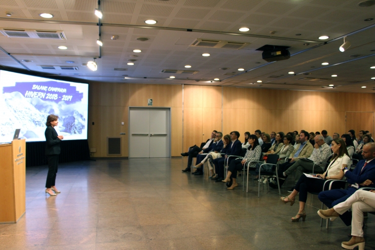 La ministra de Turisme, Verònica Casals, presenta el balanç de la temporada d'hivern.