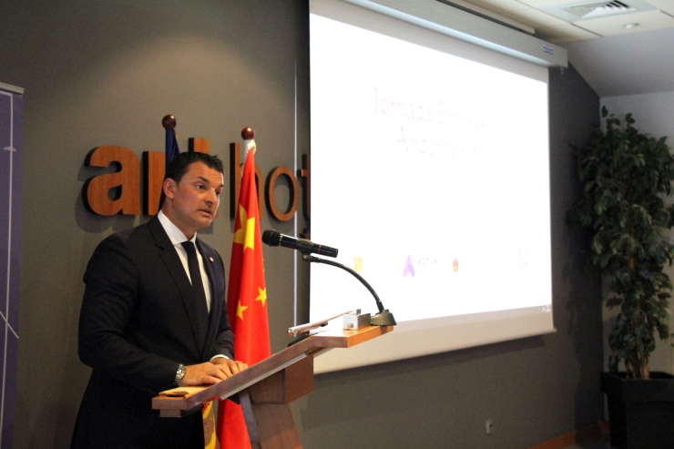 El  ministre de Presidència, Economia i Empresa, Jordi Gallardo, inaugura la Trobada Empresarial entre els dos països. 