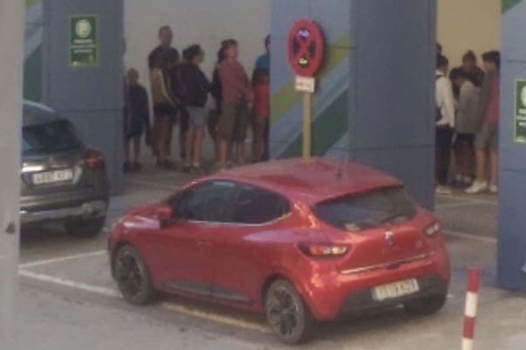 Cues a l'agència comercial que es troba a Sant Julià de Lòria.