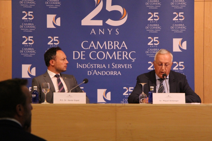 El cap de Govern, Xavier Espot, i el president de la Cambra de Comerç, Miquel Armengol, durant la presentació de l'informe econòmic 2018.