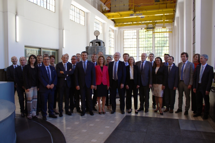 Fotografia conjunta de les delegacions andorrana i francesa.