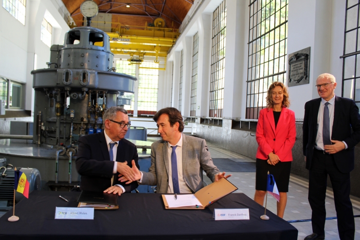 Signatura del conveni de col·laboració entre FEDA i la francesa EDF.