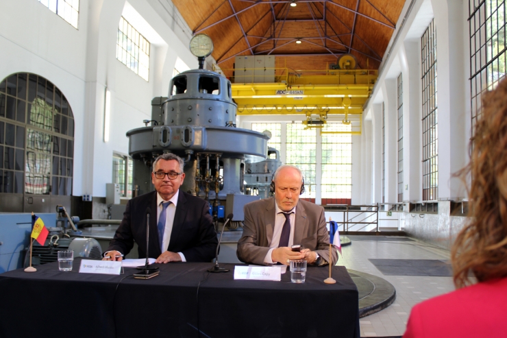 El director general de FEDA, Albert Moles, i el delegat regional d'EDF, Gilles Capy.