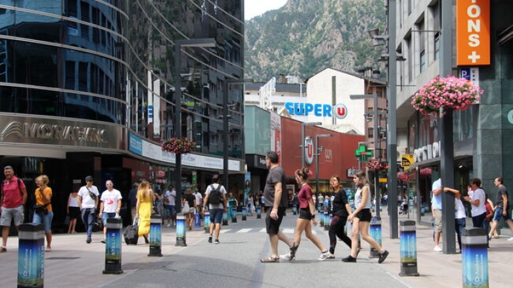 La part baixa de l'avinguda Meritxell.