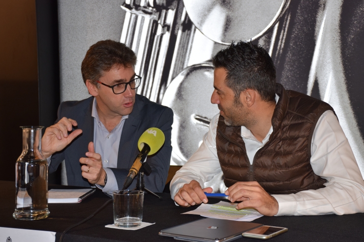 El director de Màrqueting de Pyrénées, Ronald Cabrera i el portaveu d’Andorra Telecom, Carles Casadevall.