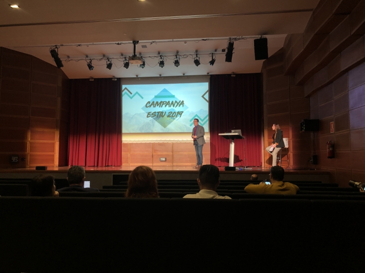 Betim Budzaku en l'acte de presentació.