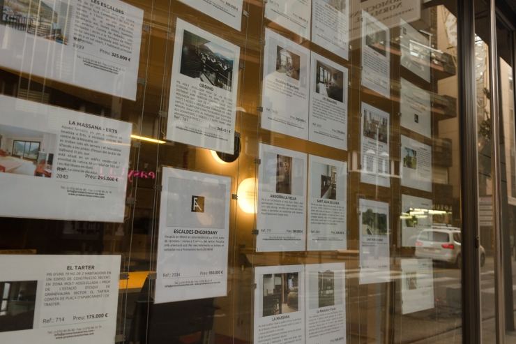 Imatge de les ofertes d'una immobiliària.