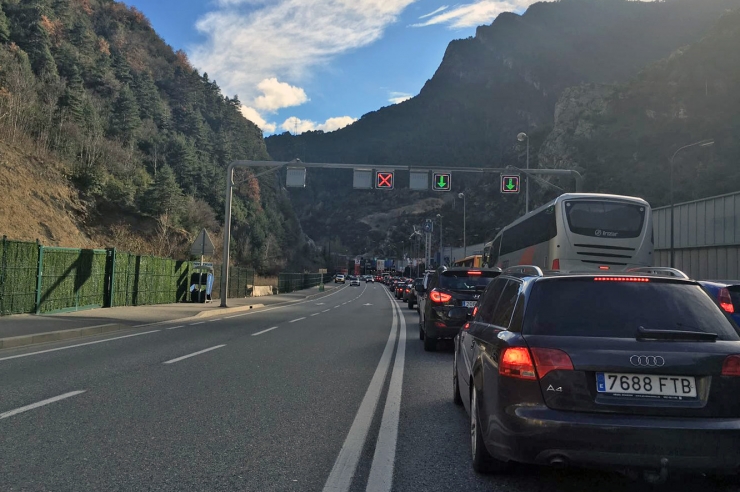 Cues de sortida del Principat pel riu Runer.