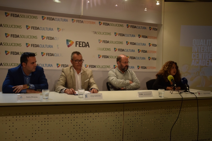 Pedro Miranda, director de TeamStone; Josep Sobrevias, president d'AAQAI; Joan Lluís Armengol, cap de Seguretat, Qualitat i Medi Ambient de FEDA, i la doctora Gloria Cruceta, presidenta de l'Associació Catalana d'Empreses Especialistes en Síndrome de l'Edifici Malalt.