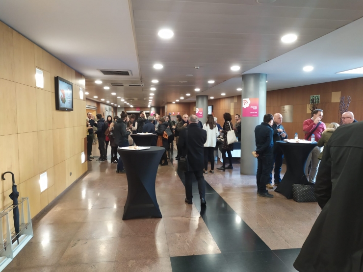 Empreses informen al sector comercial sobre els seus serveis.