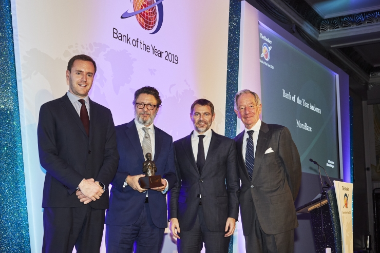 MoraBanc torna a guanyar, per segon any consecutiu, el premi 'Banc de l'Any'.