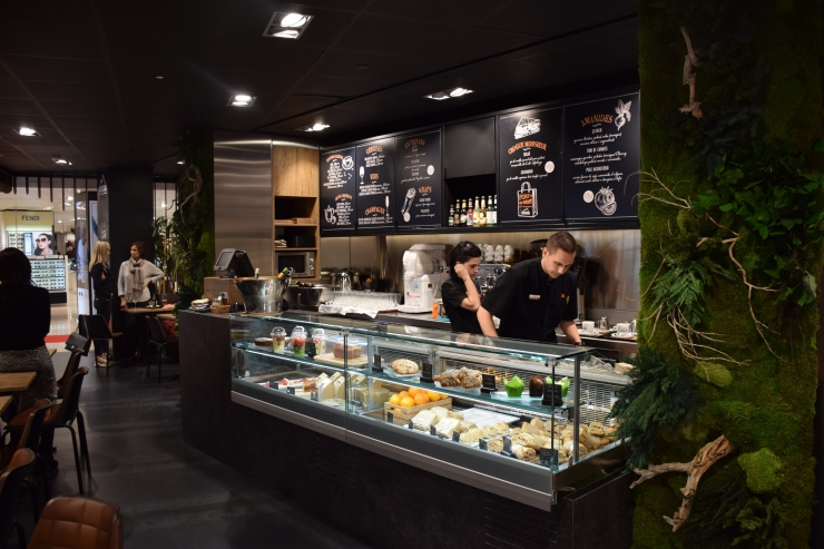 Interior del nou espai de restauració de Pyrénées, el Medacorba 2914.