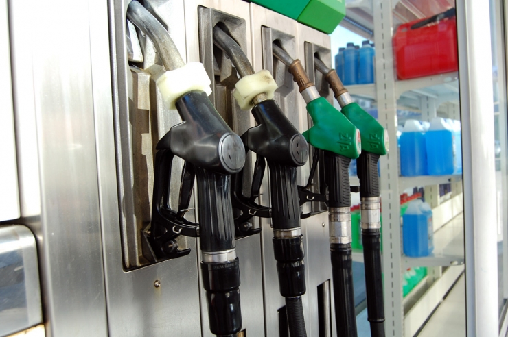 Sortidors de carburant en una benzinera d'Andorra.