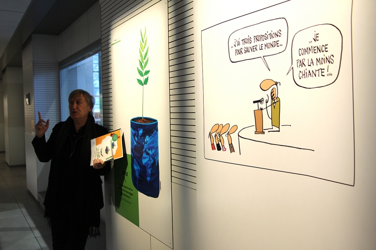 El president de Cartooning for Peace, Jean Plantu, el dia que es va inaugurar 'Ça chauffe pour la planète'.