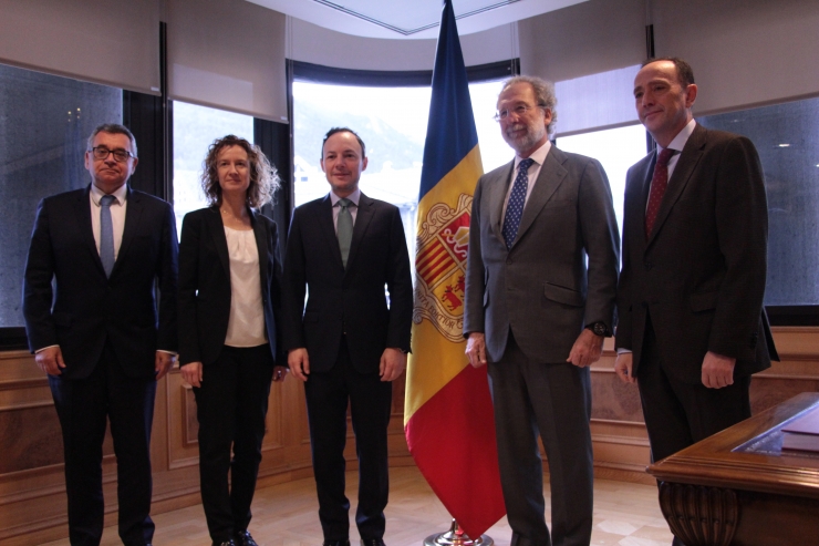 Fotografia de grup de les autoritats.