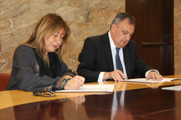 Conxita Marsol, cònsol major d’Andorra la Vella, i Gustavo Gennuso, intendent de la municipalitat de San Carlos de Bariloche.