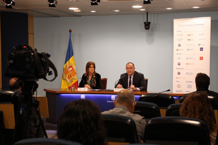 La roda de premsa de la presentació de la nova universitat en línia del país.