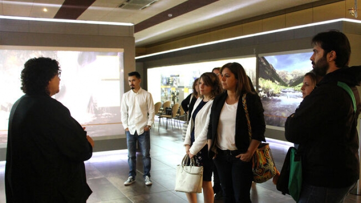 Una guia del museu de l'electricitat de FEDA, en una imatge d'arxiu.