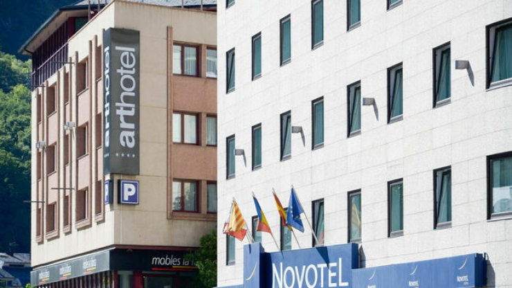 Dos hotels situats a Andorra la Vella.
