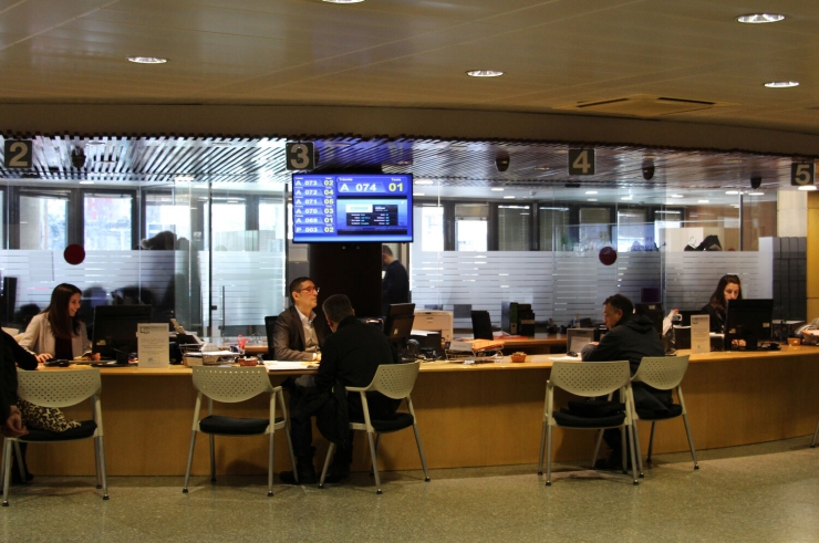 El Servei de Tràmits del Govern.