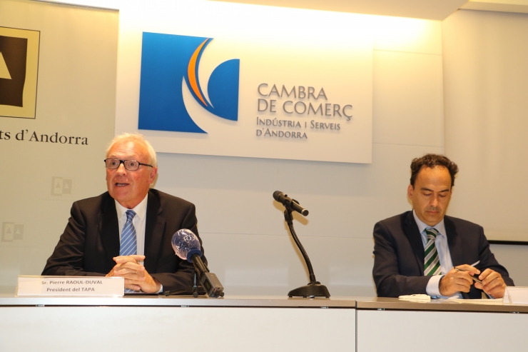 El president del TAPA, Pierre Raoul-Duval, i el secretari del TAPA, Juan Pablo Correa.