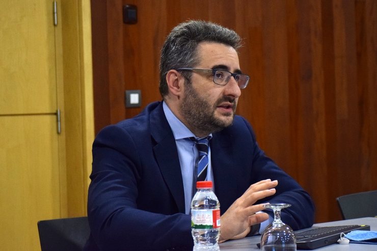 El ministre de Finances, Eric Jover, durant la trobada amb els mitjans per explicar l'evolució del finançament de l'Estat.