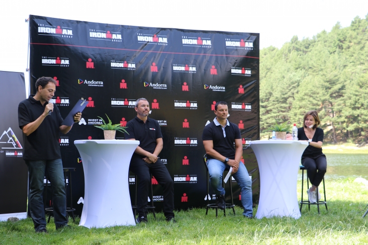La presentació de l'Andorra Multisport Festival amb els ministres Jordi Gallardo i Verònica Canals i el director regional d'Ironman pel sud d'Europa, Agustí Pérez.