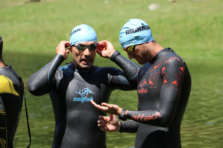 Participants de la triatló d'exhibició durant la presentació de l'Andorra Multisport Festival.