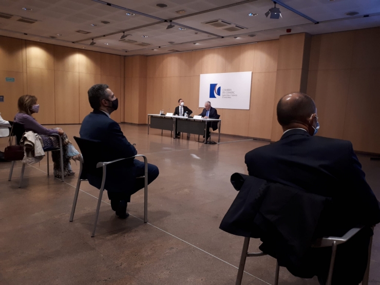 El president de la Cambra de Comerç, Miquel Armengol, i el cap del Govern, Xavier Espot, durant la presentació de l'informe econòmic 2019.