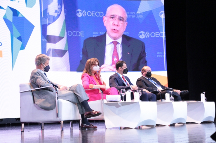 Un moment del debat sobre les perspectives econòmiques a Iberoamèrica.