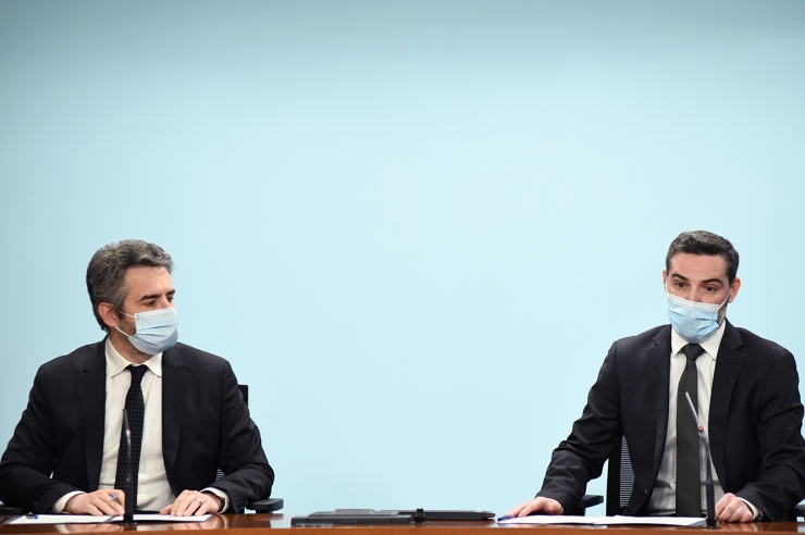 El ministre de Finances, Eric Jover, i el secretari d'Estat d'Afers Financers Internacionals, Marc Ballestà, durant una roda de premsa.
