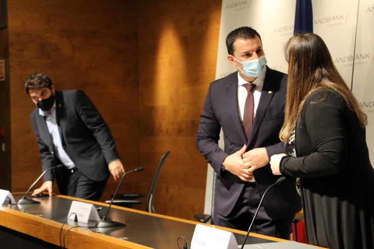 El ministre de Presidència, Economia i Empresa, Jordi Gallardo, instants previs a l'inici de la reunió de treball a la sala de conferències del Centre Negoci Anbank.