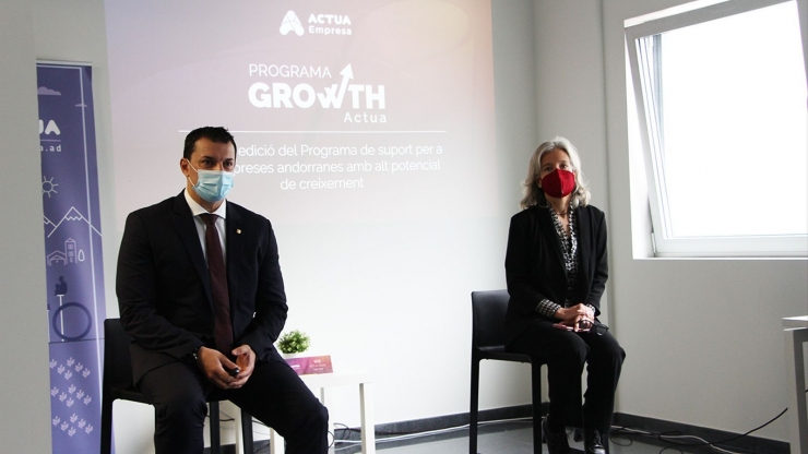 El ministre de Presidència, Economia i Empresa i president d'Actua, Jordi Gallardo, i la directora d'Acuta Empresa, Judith Hidalgo.