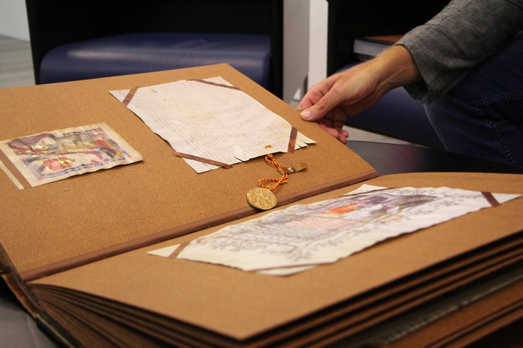 Alguns detalls d'un volum centrat en la història d'Armènia.