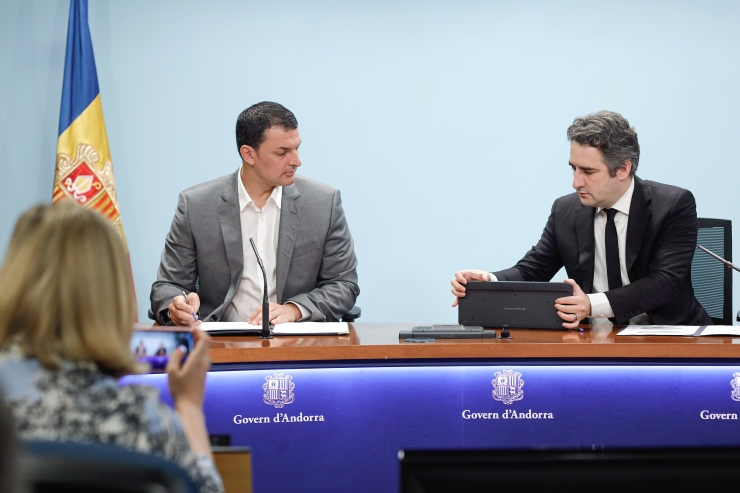 Els ministres de Presidència, Economia i Empresa, Jordi Gallardo, i de Finances, Eric Jover, durant la roda de premsa.