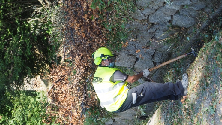 El COEX ha netejat aquest dilluns la carretera d'Engolasters, a l'alçada del pont del Madriu.