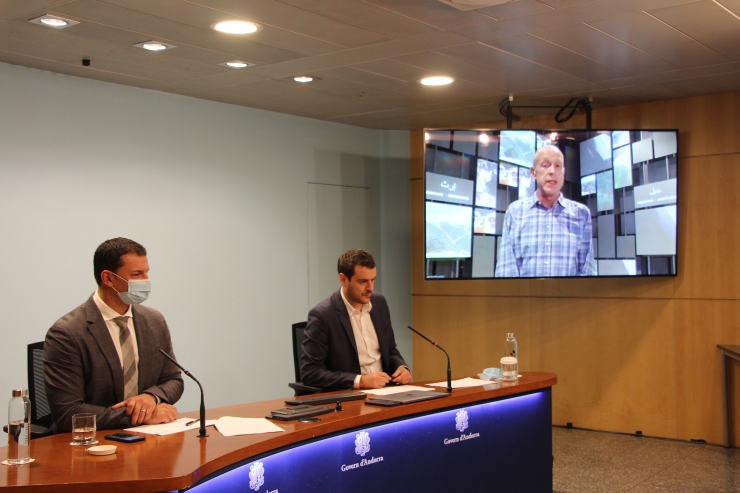 El ministre de Presidència, Economia i Empresa, Jordi Gallardo, el secretari d'Estat de Diversificació Econòmica i Innovació, i comissari general del Principat a l'exposició, Marc Galabert, i el director del pavelló d'Andorra a l'exposició, Jordi Canut, durant la roda de premsa d'aquesta tarda.