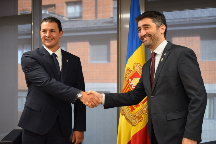 El ministre de Presidència, Economia i Empresa, Jordi Gallardo, i el vicepresident de la Generalitat de Catalunya, Jordi Puigneró, moments previs a la reunió celebrada aquest dijous.