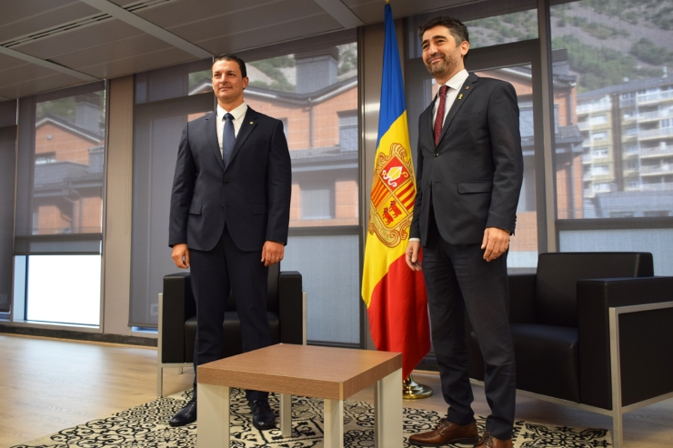 El ministre de Presidència, Economia i Empresa, Jordi Gallardo, i el vicepresident de la Generalitat de Catalunya, Jordi Puigneró, moments previs a la reunió celebrada aquest dijous.
