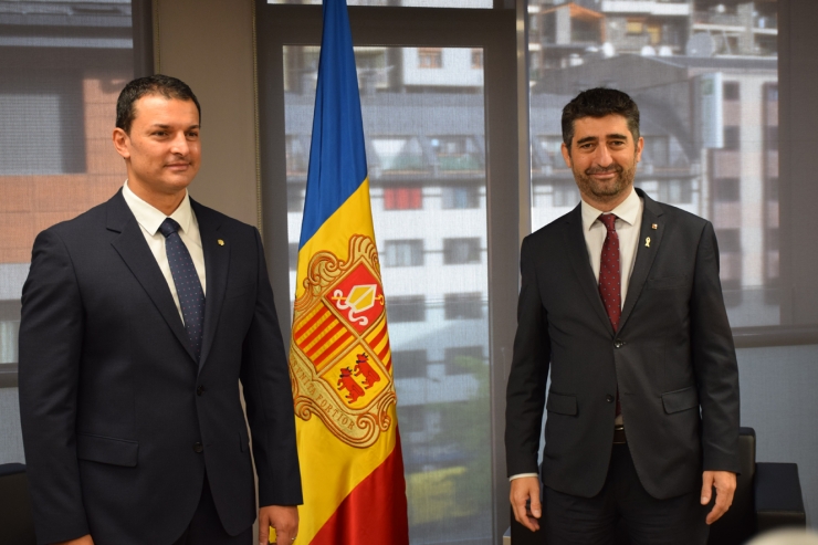 El ministre de Presidència, Economia i Empresa, Jordi Gallardo, i el vicepresident de la Generalitat de Catalunya, Jordi Puigneró, moments previs a la reunió celebrada aquest dijous.