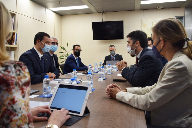 El ministre de Presidència, Economia i Empresa, Jordi Gallardo, i el vicepresident de la Generalitat de Catalunya, Jordi Puigneró, durant la reunió celebrada aquest dijous.