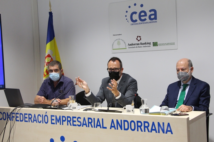 Un moment de la compareixença del ministre de Territori i Habitatge, Víctor Filloy, davant els empresaris.