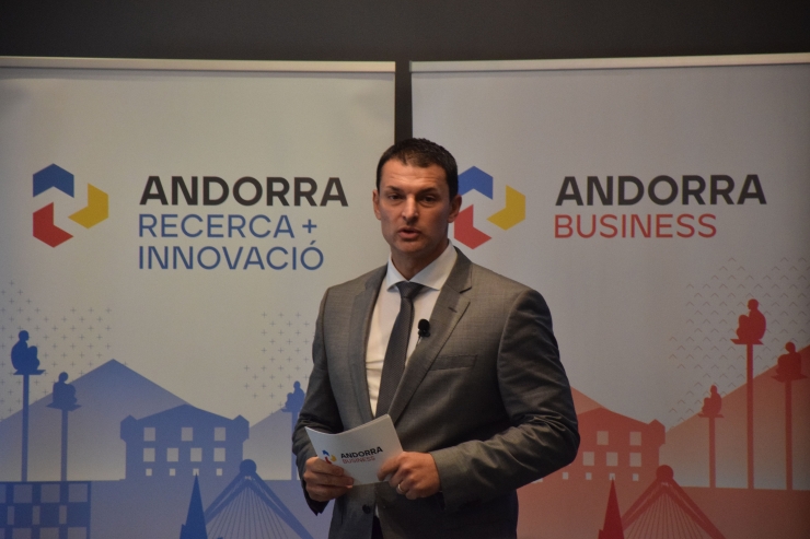 El ministre de Presidència, Economia i Empresa, Jordi Gallardo, aquest dilluns al matí a la taula de treball que s'ha celebrat a l'hotel Acta Arthotel.