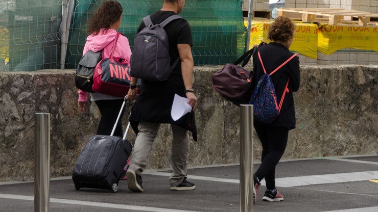 Turistes en un carrer d'Escaldes-Engordany.