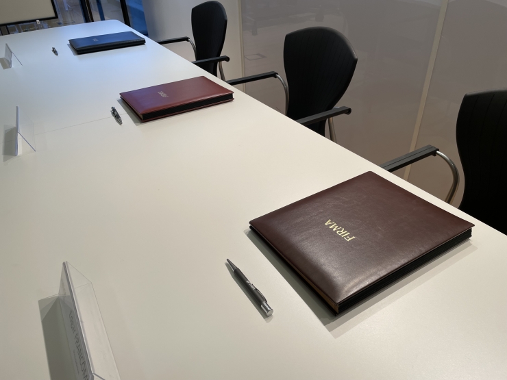 Les carpetes on hi havia el conveni.