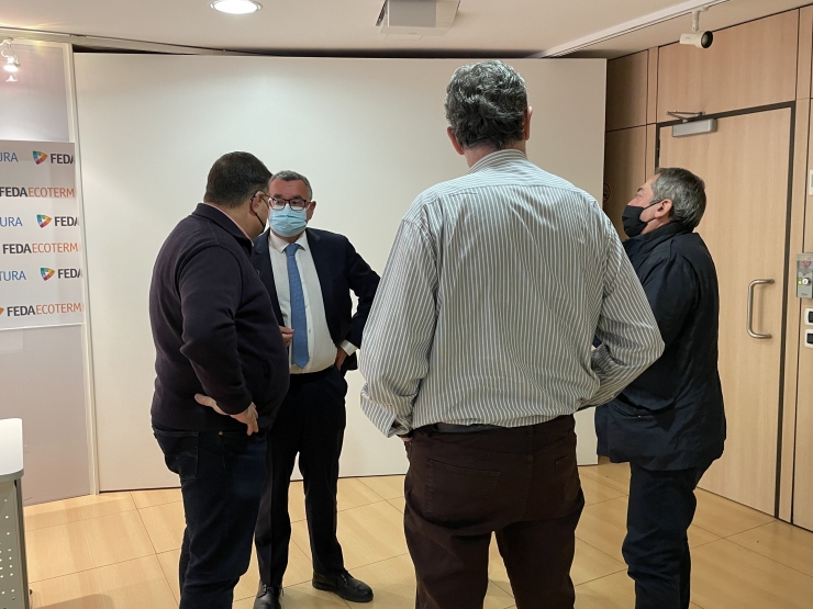 Moles i Francome conversant amb associats d'ADELCA.